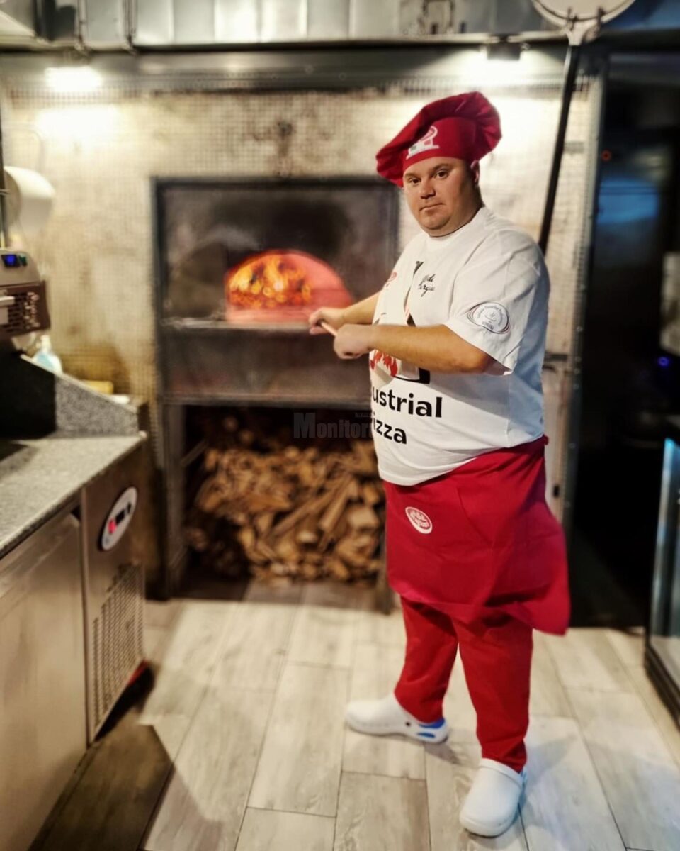 Sergiu Iftodi, managerul pizzeriei Industrial Pizza din Suceava, a participat recent la a treia ediție a Campionatului Internațional de Pizza