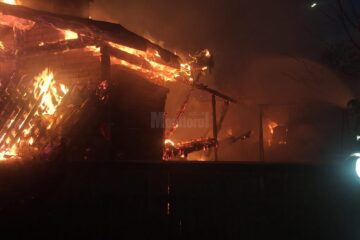 Incendiu puternic la o gospodărie, pornit de la un scurtcircuit