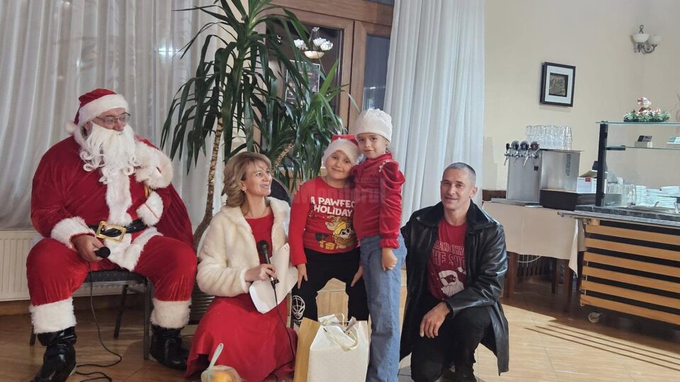 Zeci de copii cu dizabilități au primit daruri în cadrul acțiunii „Și tu poți fi Moș Crăciun”, ediția a XII-a, la Câmpulung Moldovenesc