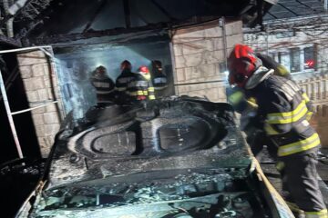 Trei bărbați au suferit arsuri grave după o explozie urmată de incendiu la un garaj din Burdujeni