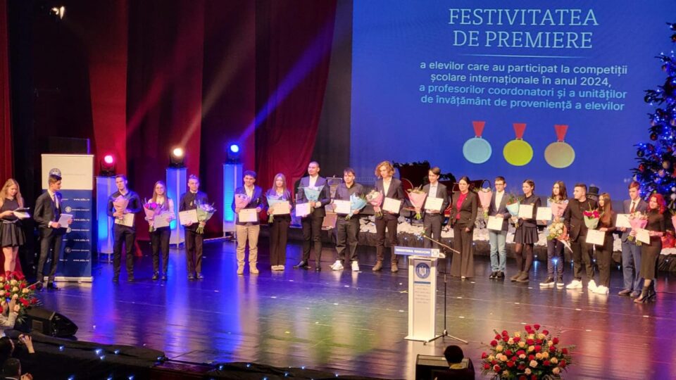 Trei olimpici internaționali au fost premiați la București, de Ministerul Educației