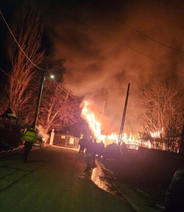 Trei bărbați au suferit arsuri grave după o explozie urmată de incendiu la un garaj din Burdujeni