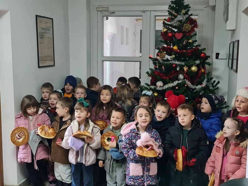 Colindători de la Grădinița Prichindel, la sediul Monitorul de Suceava