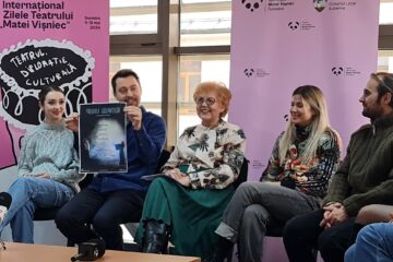 Regizorul Andrei Măjeri, la TMMVS, cu o parte din echipa de producție a noului spectacol care va avea premiera în ianuarie 2025