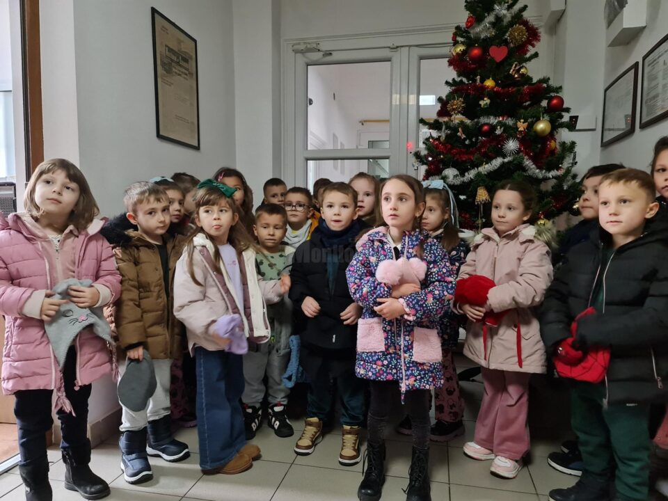 Colindători de la Grădinița Prichindel, la sediul Monitorul de Suceava 2