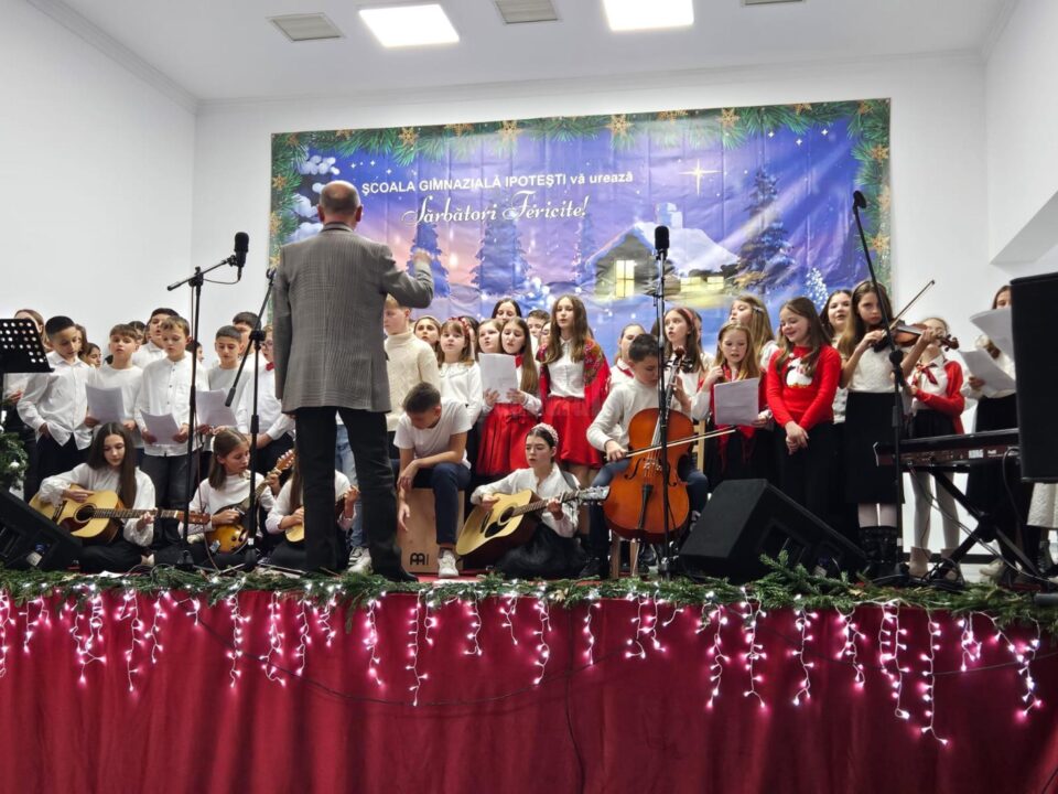 Primul concert de colinde organizat la Ipotești s-a derulat în fața unui public numeros
