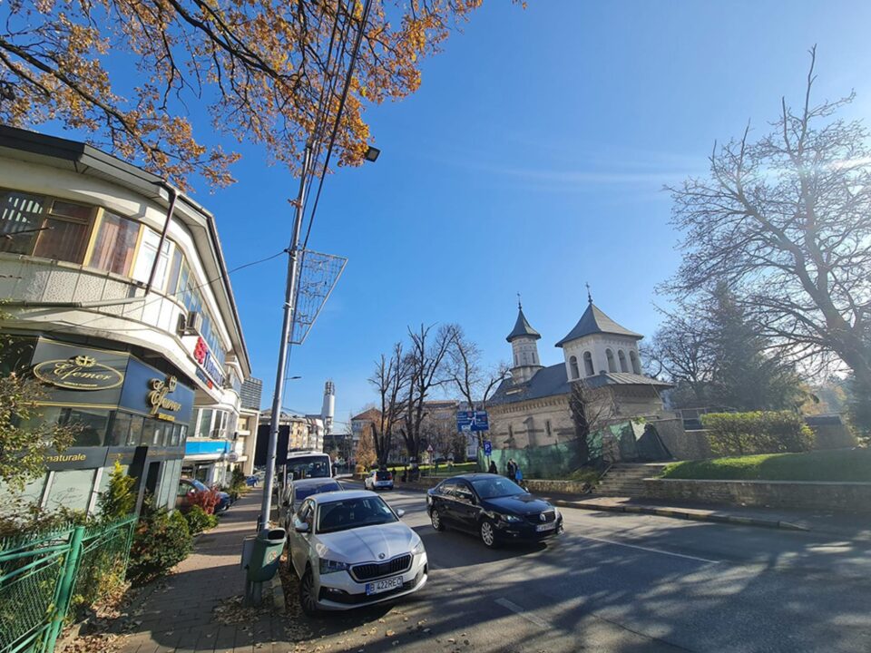 Primăria Suceava renunță la autobuzele către aeroport și introduce un traseu nou, de la Teatrul „Matei Vișniec” la Castelul de apă din localitatea Sf. Ilie Primăria Suceava renunță la autobuzele către aeroport și introduce un traseu nou, de la Teatrul „Matei Vișniec” la Castelul de apă din localitatea Sf. Ilie