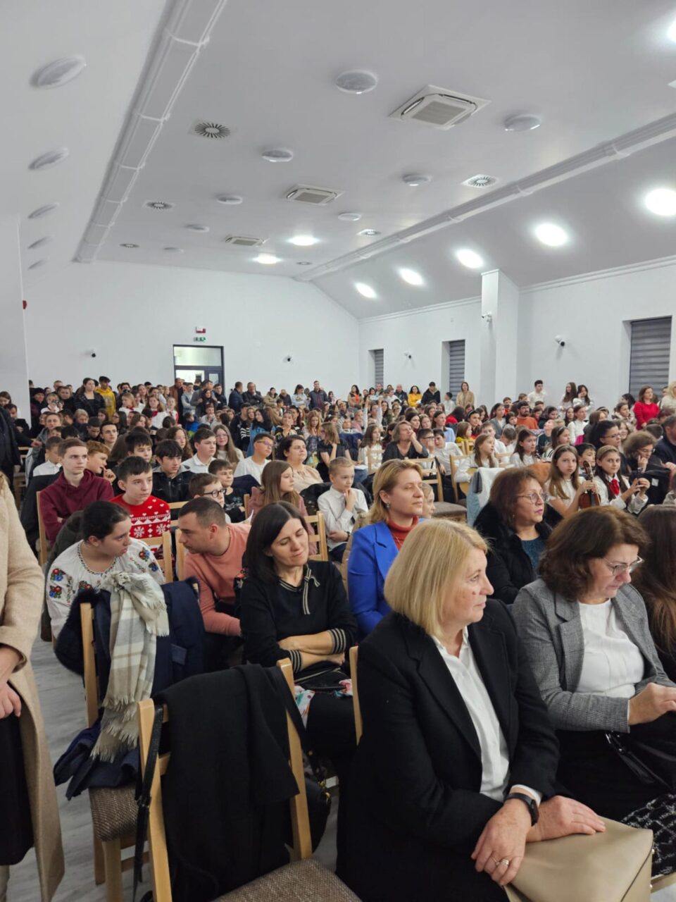 Primul concert de colinde organizat la Ipotești s-a derulat în fața unui public numeros