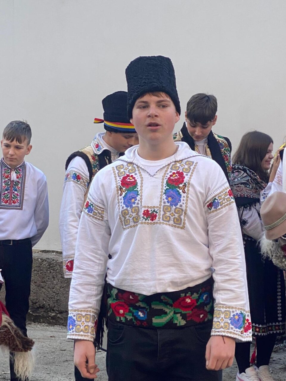 Spiritul sărbătorilor de iarnă, adus la ”Monitorul de Suceava” de elevii școlilor din Bănești și Fântânele