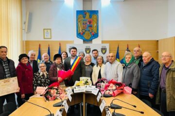 12 cupluri de rădăuțeni care au împlinit 50 de ani de căsătorie au fost premiate de primarul Bogdan Loghin