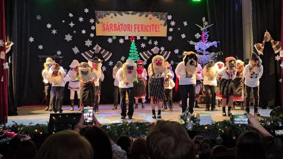 Spectacol caritabil organizat de Școala Gimnazială Nr. 1 Gura Humorului