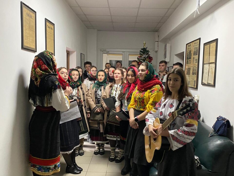 Bucurie și speranță pentru noul an, aduse de Corul Asociației Tinerilor Ortodocși Suceveni