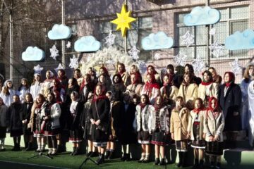 Spectacolul „Colo sus, mai sus de soare”, la Școala Gimnazială „Miron Costin” din Suceava (5).jpeg