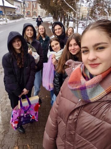 Gest de solidaritate a elevilor si profesorilor de la Hurmuzachi