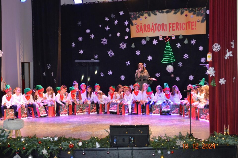 Spectacol caritabil organizat de Școala Gimnazială Nr. 1 Gura Humorului Spectacol caritabil organizat de Școala Gimnazială Nr. 1 Gura Humorului