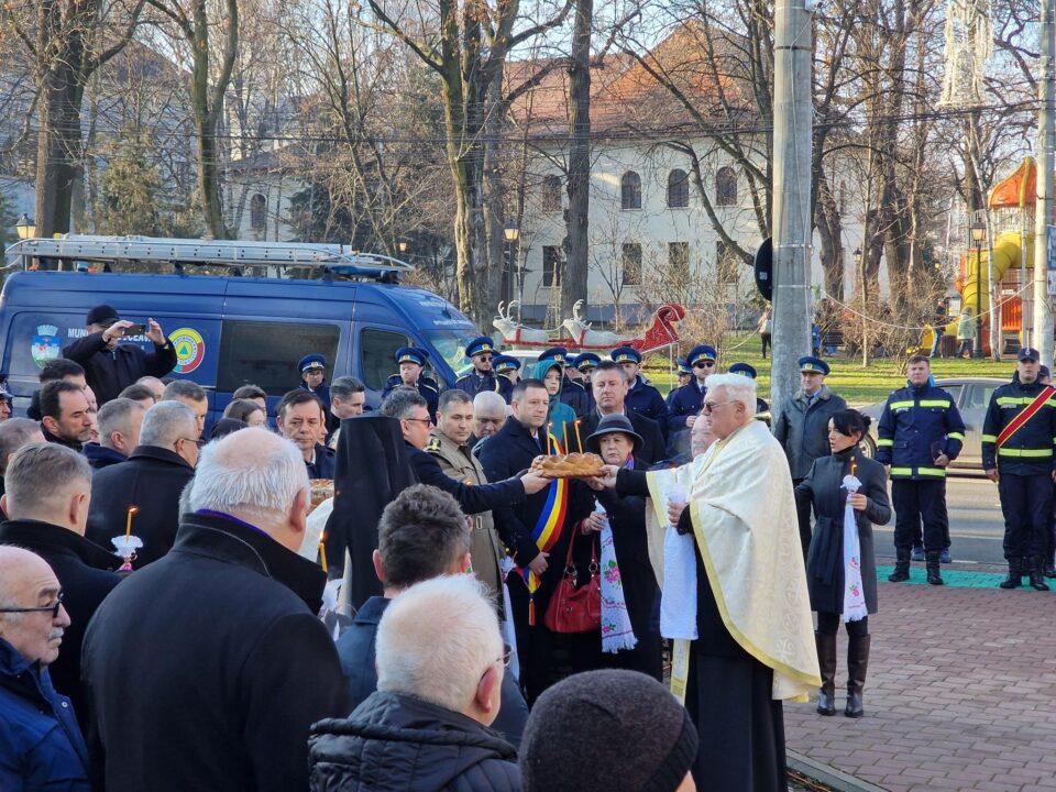 Depunere de coroane și jerbe de flori la 35 de ani de la Revoluția Română, la Suceava 3