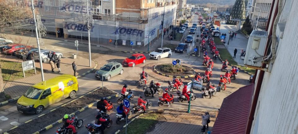 Invazie de Invazie de Moși Crăciun pe două roți pe străzile din Suceava și în Centru, pe esplanadă 1