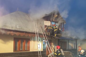 Casă afectată serios de un nou incendiu pornit de la coșul de fum