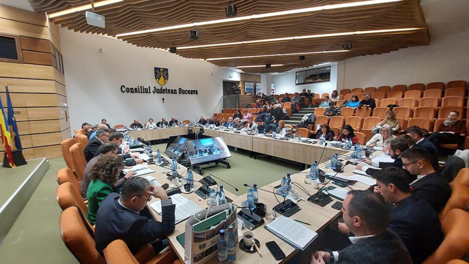 Parcarea cu pământ și pietriș de la Cetatea de Scaun a revenit la Consiliul Județean Suceava, care se angajează să o modernizeze Parcarea cu pământ și pietriș de la Cetatea de Scaun a revenit la Consiliul Județean Suceava, care se angajează să o modernizeze