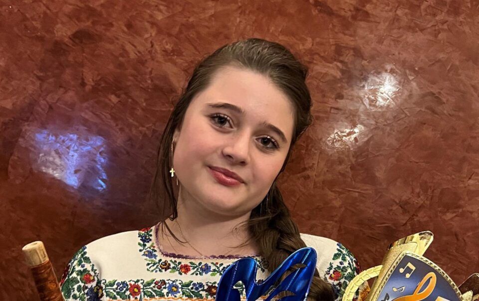 Marele Trofeu pentru eleva Beatrice Ecaterina Tcaciuc, la Festivalul Național „Flori de gheață” Marele Trofeu pentru eleva Beatrice Ecaterina Tcaciuc, la Festivalul Național „Flori de gheață”