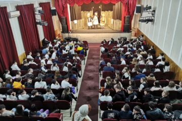40 de reprezentații teatrale prin programul „Educație prin teatru”, la Fălticeni