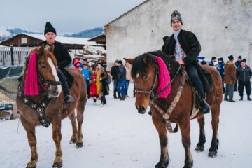 „Parada Cailor și a portului popular”
