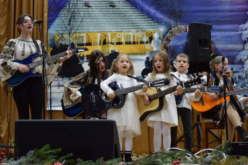 Grupul folk „Amy-M”