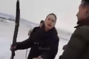 Femeia care avea terenul luat în arendă le-a reproșat celor cinci că au intrat fără drept pe acea suprafață și l-a lovit cu un par pe unul din cei cinci
