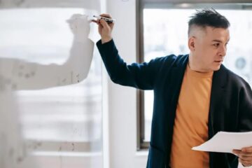 Salariații din învățământ contestă prevederile ordonanței ,,trenuleț” și amenință cu proteste