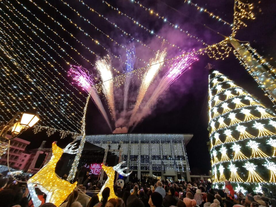 Focuri de artificii la Revelion 2025 3