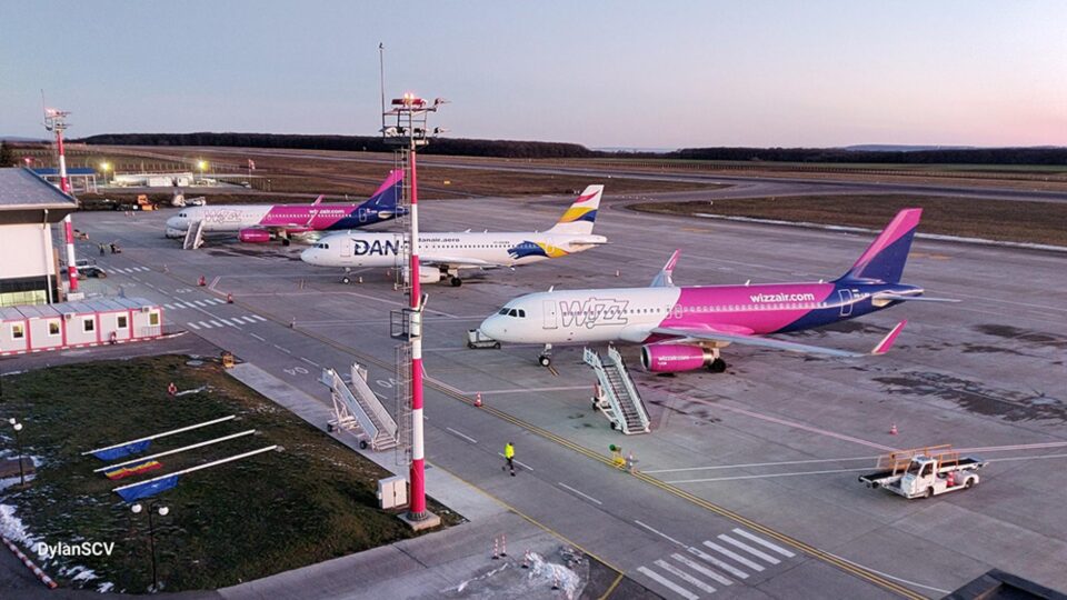 Zeci de zboruri au fost redirecționate de pe Aeroporturile din Iași și Bacău pe cel de la Suceava Zeci de zboruri au fost redirecționate de pe Aeroporturile din Iași și Bacău pe cel de la Suceava
