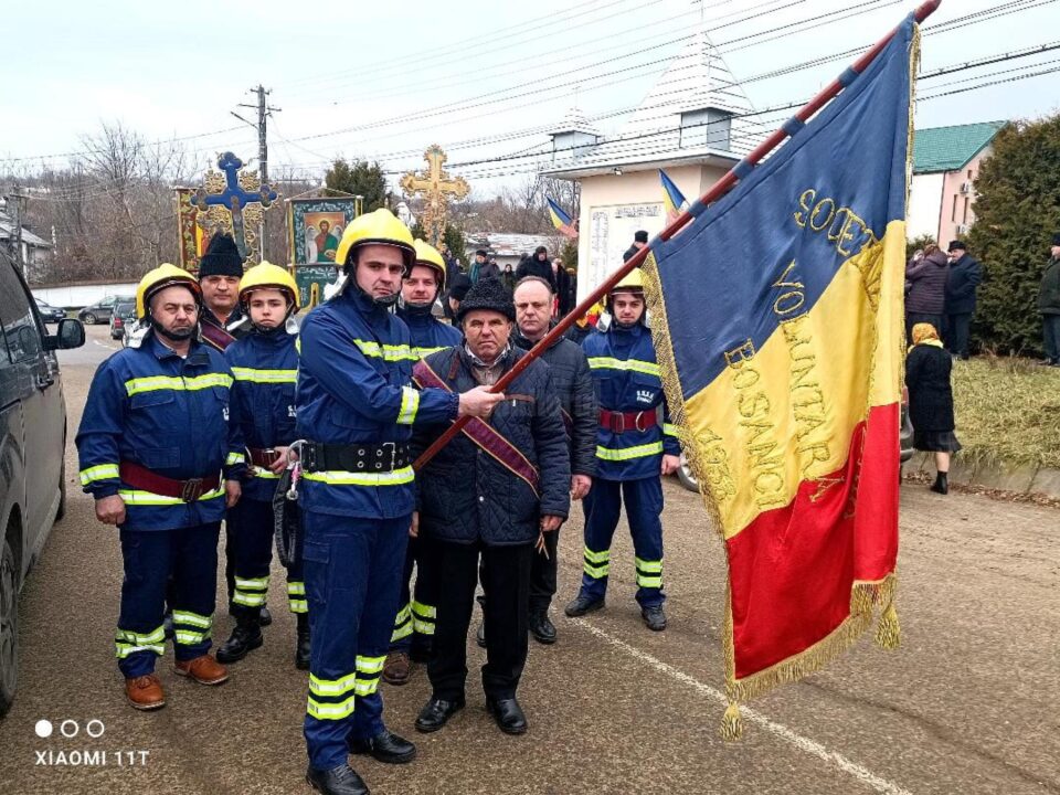 Pompierii voluntari din Bosanci in procesiune de Boboteaza