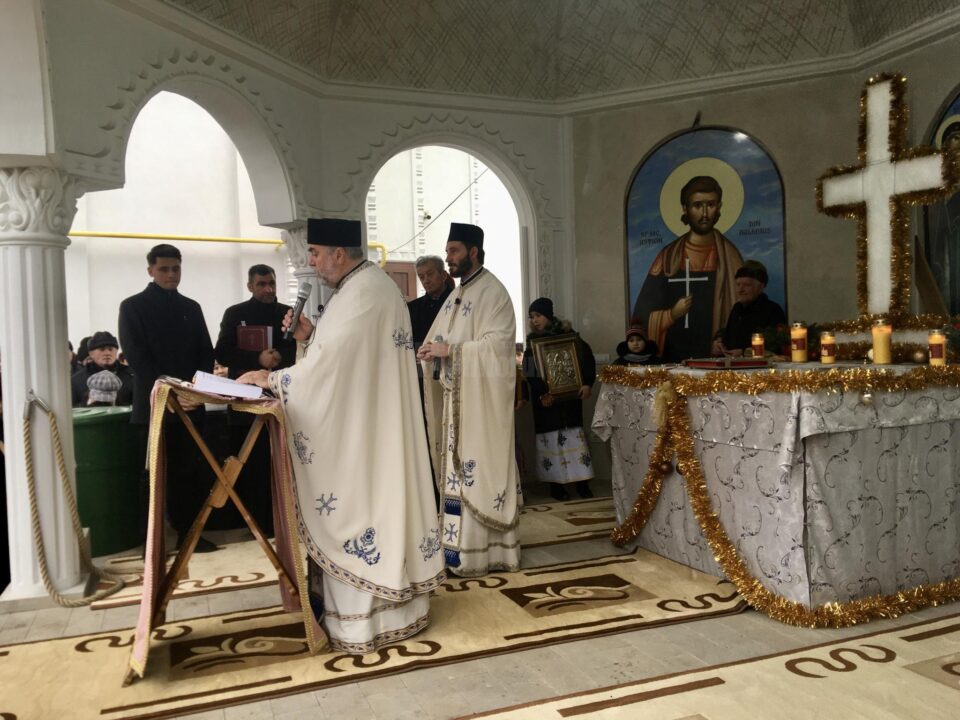 La Bobotează, cruci de gheață și la Fălticeni