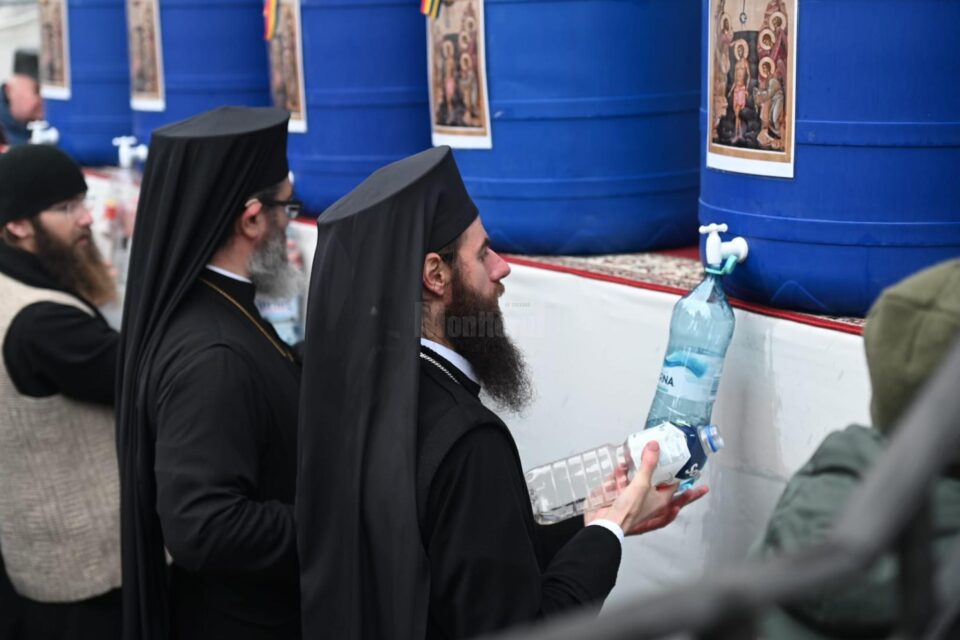Sfânta Liturghie de Bobotează, în curtea Mănăstirii „Sfântul Ioan cel Nou” Suceava