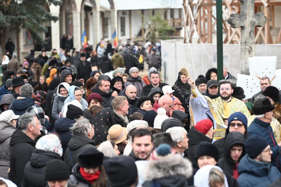 Sfânta Liturghie de Bobotează, în curtea Mănăstirii „Sfântul Ioan cel Nou” Suceava