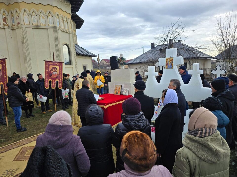 La Bobotează, cruci de gheață și la Fălticeni
