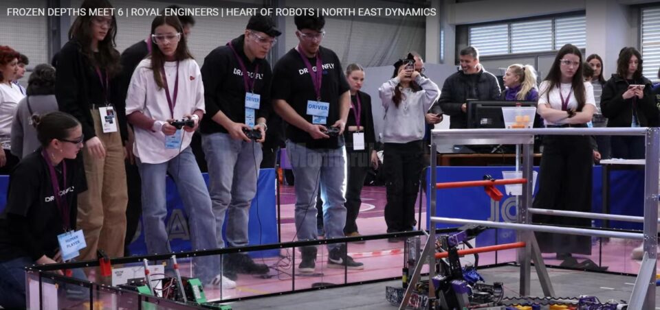 Competiție strânsă între roboți creați de liceeni, într-un eveniment regional, organizat la Suceava