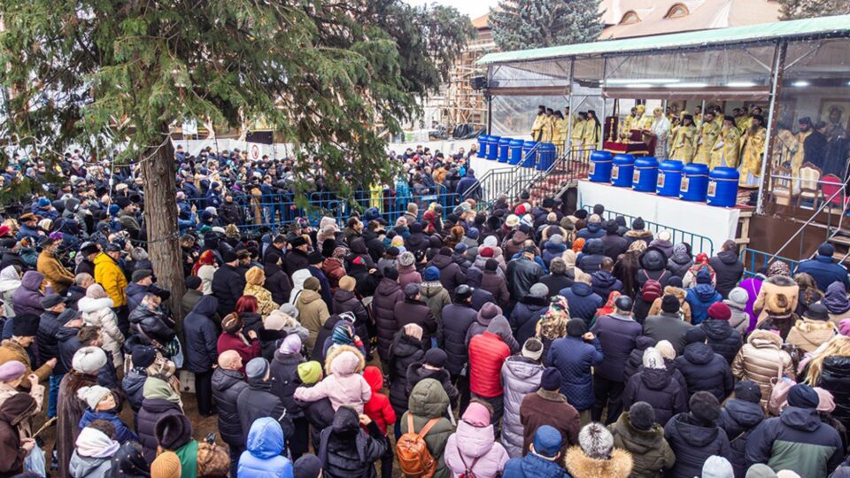 Un Domn, o credință, un Botez, mărturisite la „Mănăstirea Sfântul Ioan cel Nou de la Suceava” Un Domn, o credință, un Botez, mărturisite la „Mănăstirea Sfântul Ioan cel Nou de la Suceava”