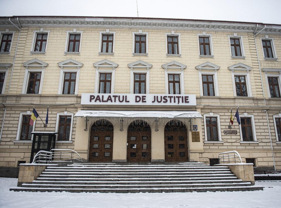 Doi copii au găsit droguri într-o casă părăsită. Traficanții și-au aflat acum pedepsele finale Doi copii au găsit droguri într-o casă părăsită. Traficanții și-au aflat acum pedepsele finale