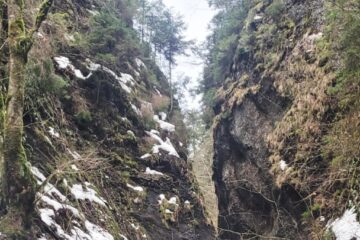 Traseele turistice din masivul Rarău prezintă o serie de pericole pentru turiști. Atenționarea a fost transmisă de Serviciul Salvamont Suceava