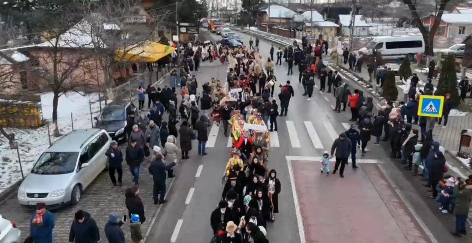 20 de formații de datini și obiceiuri au participat la Festivalul de Datini și Obiceiuri pe Stil Vechi din Drăgușeni