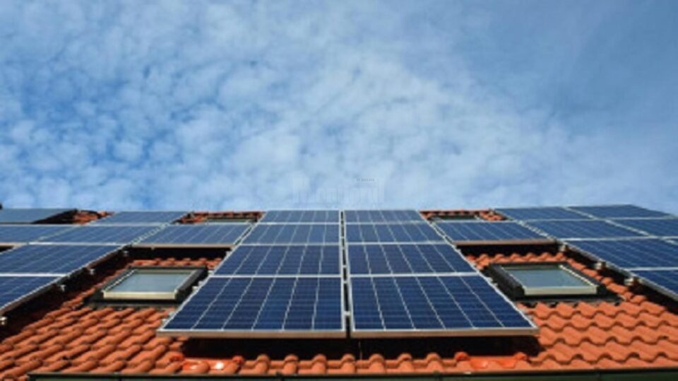 Persoanele fizice vulnerabile pot accesa fonduri europene pentru panouri fotovoltaice și baterii de stocare Persoanele fizice vulnerabile pot accesa fonduri europene pentru panouri fotovoltaice și baterii de stocare