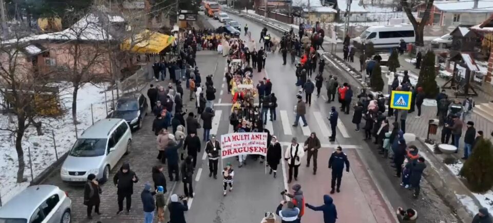 20 de formații de datini și obiceiuri au participat la Festivalul de Datini și Obiceiuri pe Stil Vechi din Drăgușeni