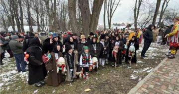 20 de formații de datini și obiceiuri au participat la Festivalul de Datini și Obiceiuri pe Stil Vechi din Drăgușeni (1)