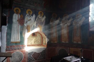 Proiecții solare în Biserica „Sfânta Cruce” din Pătrăuți