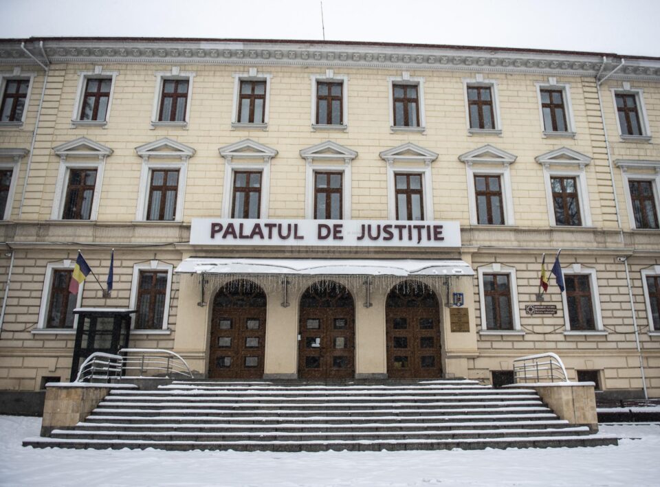 Judecătorii suceveni au refuzat extrădarea în Rusia a unui moldovean acuzat de un accident cu doi morți Judecătorii suceveni au refuzat extrădarea în Rusia a unui moldovean acuzat de un accident cu doi morți