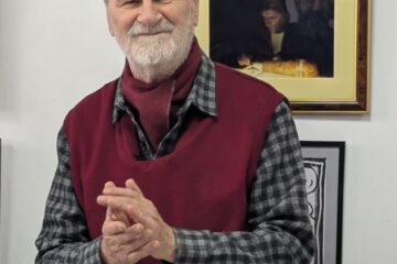 Maestrul Mihai Pânzaru-PIM, printre prieteni, la aniversarea celor 79 de ani