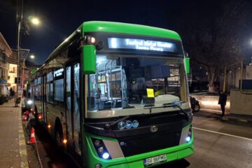 Autobuzul mare introdus pe linia 6, spre Moara, cu plecare din centrul Sucevei, de lângă Teatru