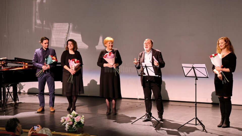 Fascinantă ”călătorie” prin muzică și poezie, pe scena teatrului sucevean, de Ziua Culturii Naționale