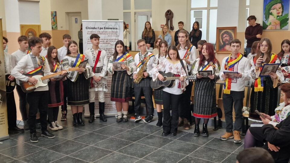 „De-a pururi, Eminescu!”, omagiu emoționant închinat poetului național, la Colegiul Tehnic Rădăuți